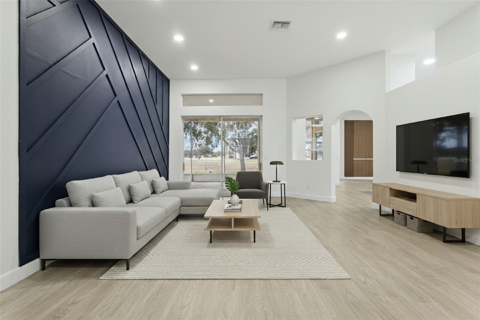 Image 7 of 94 For 5352 Treasure View Way