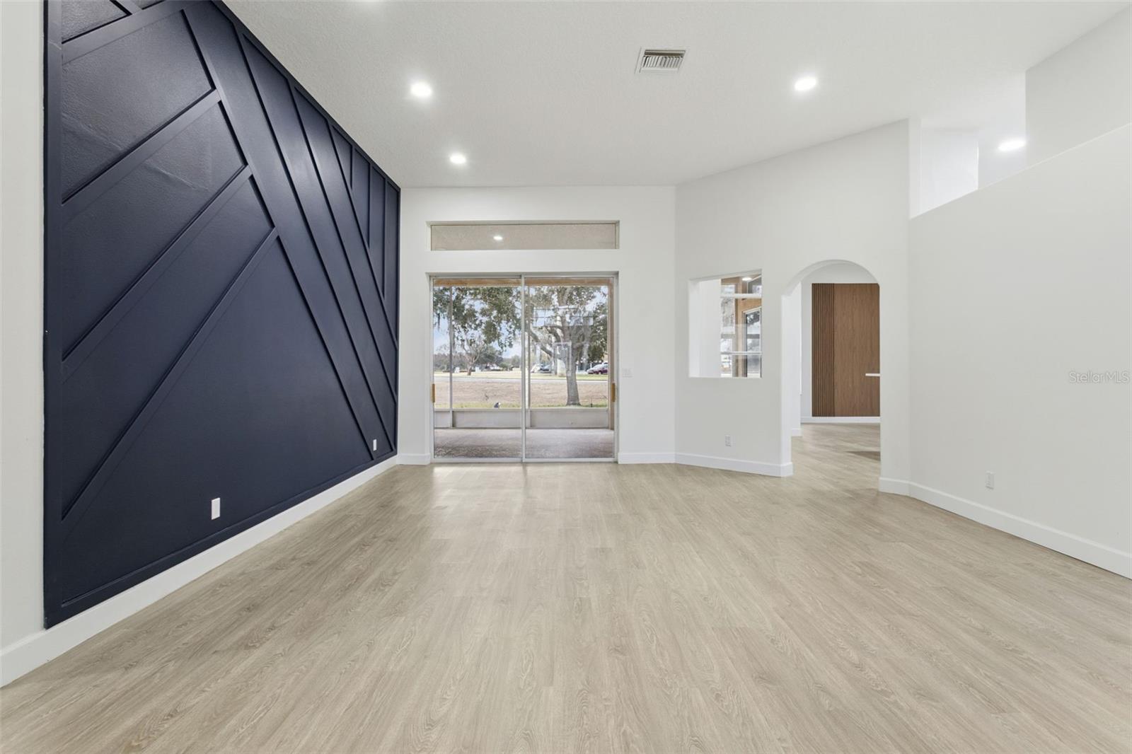 Image 8 of 94 For 5352 Treasure View Way