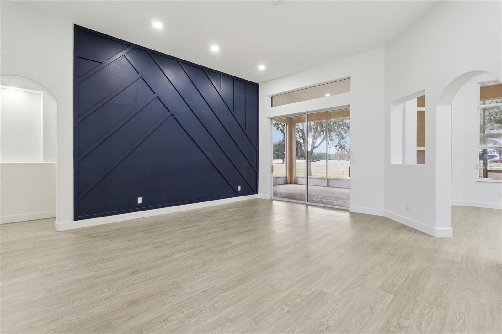 Image 9 of 94 For 5352 Treasure View Way