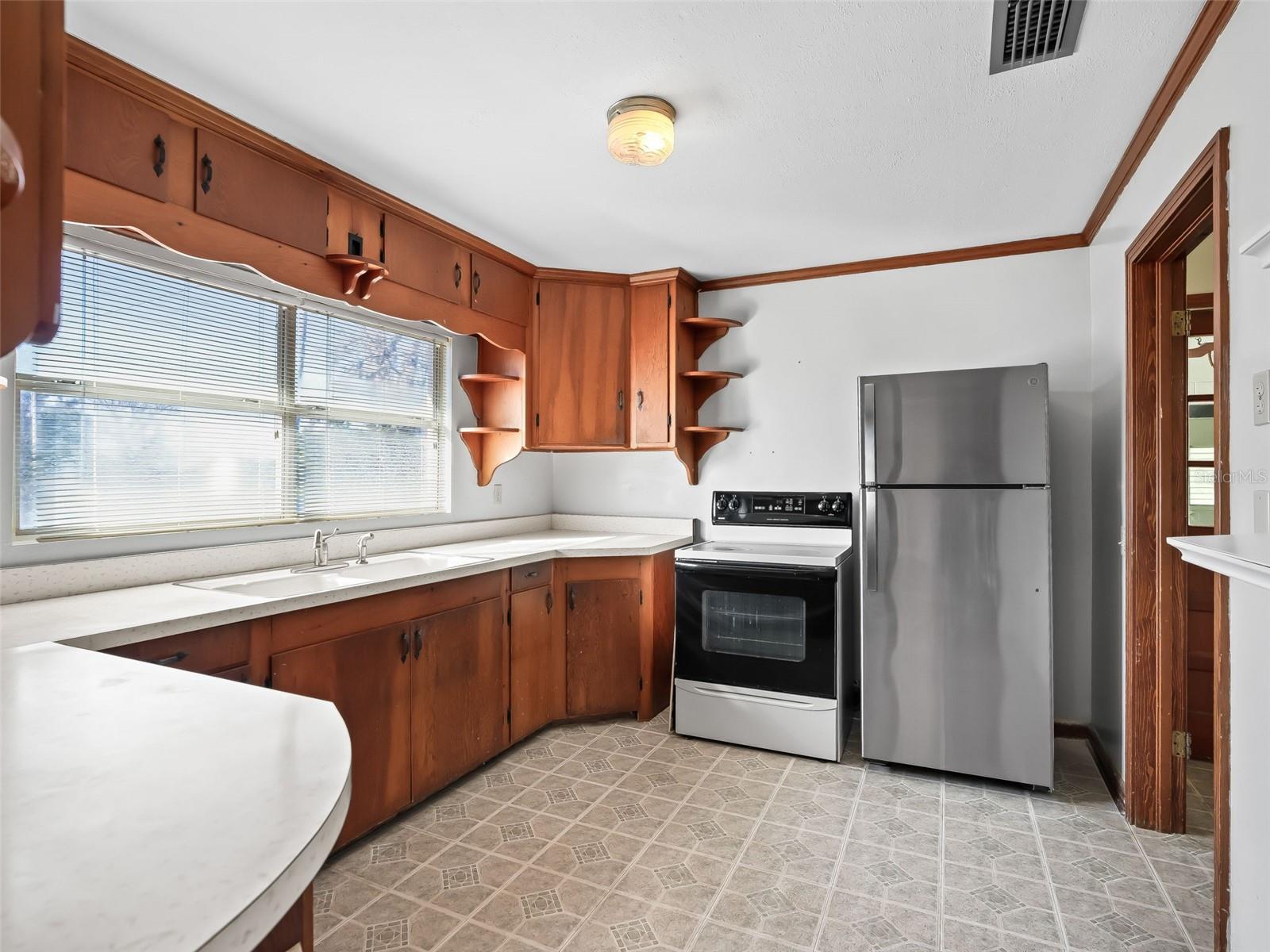 Image 15 of 49 For 519 Huey Street