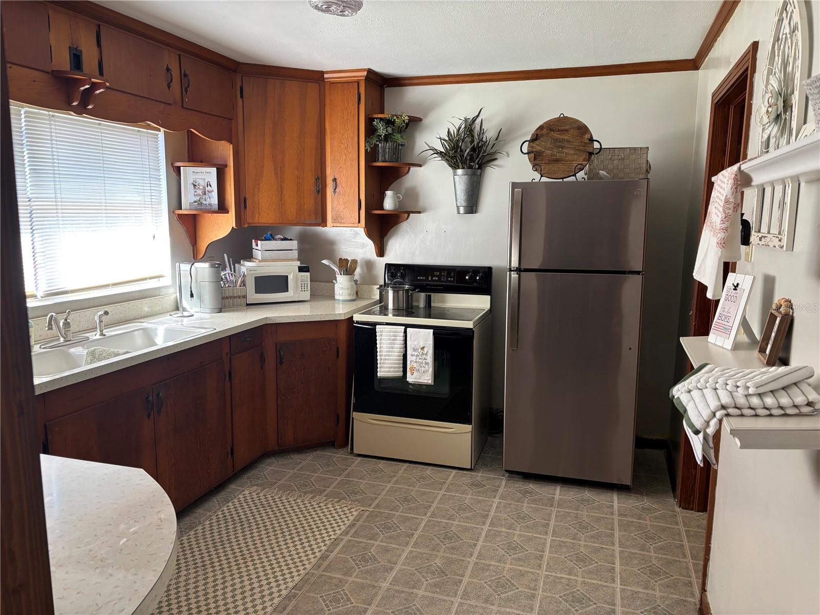 Image 16 of 49 For 519 Huey Street