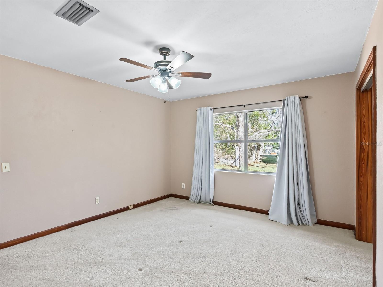 Image 22 of 49 For 519 Huey Street