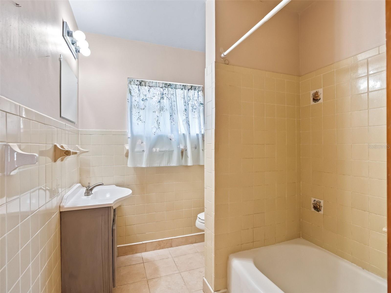 Image 24 of 49 For 519 Huey Street