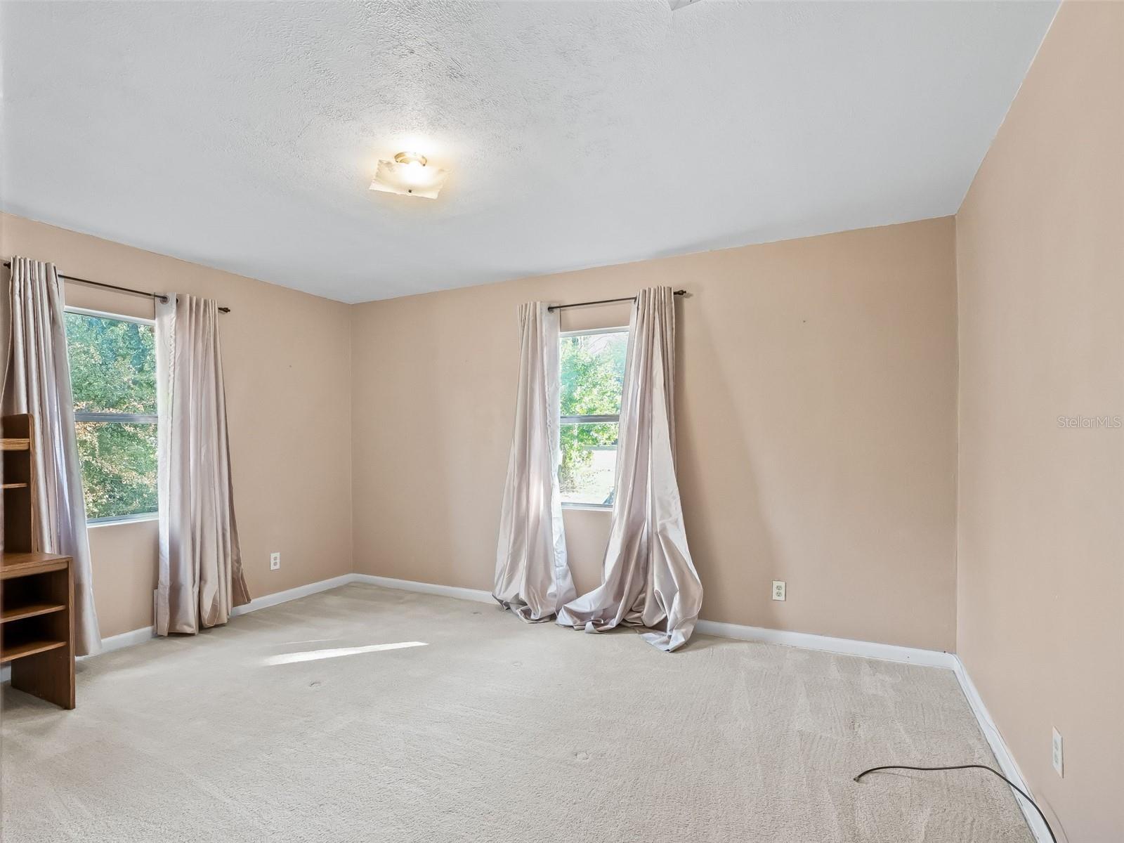 Image 27 of 49 For 519 Huey Street