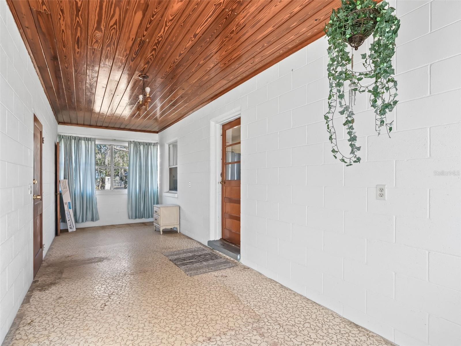 Image 31 of 49 For 519 Huey Street