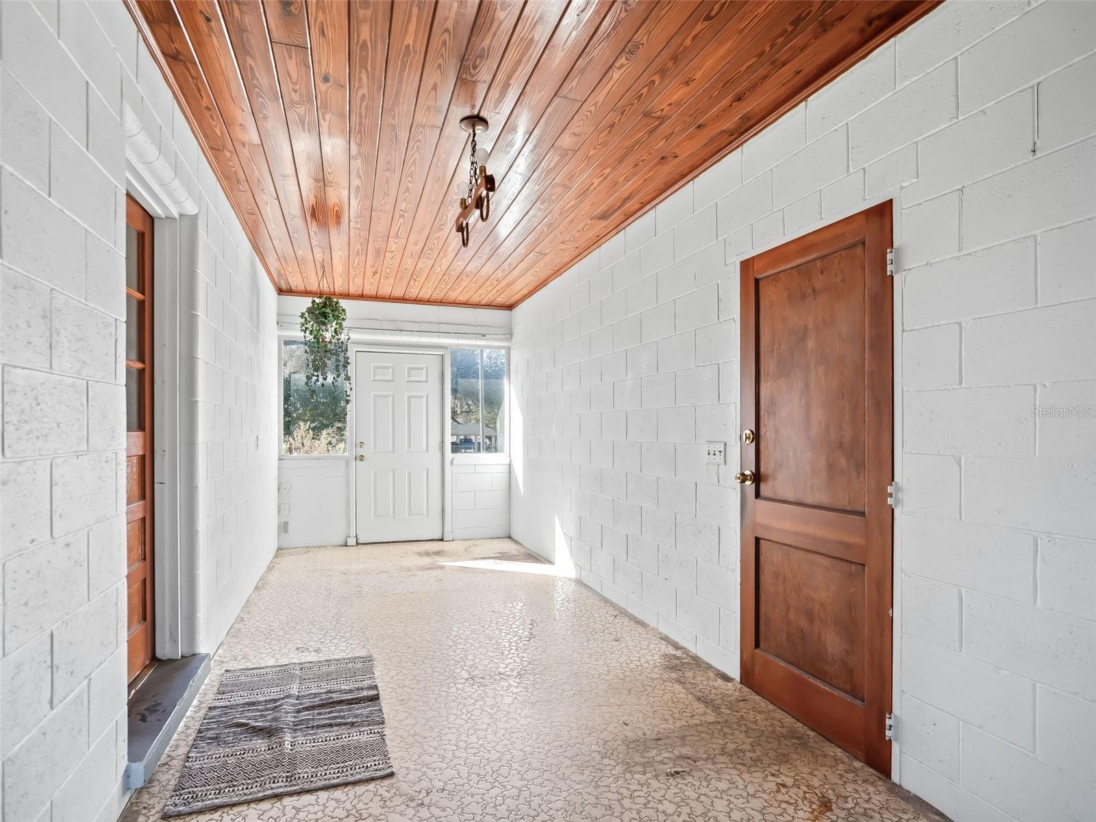 Image 32 of 49 For 519 Huey Street