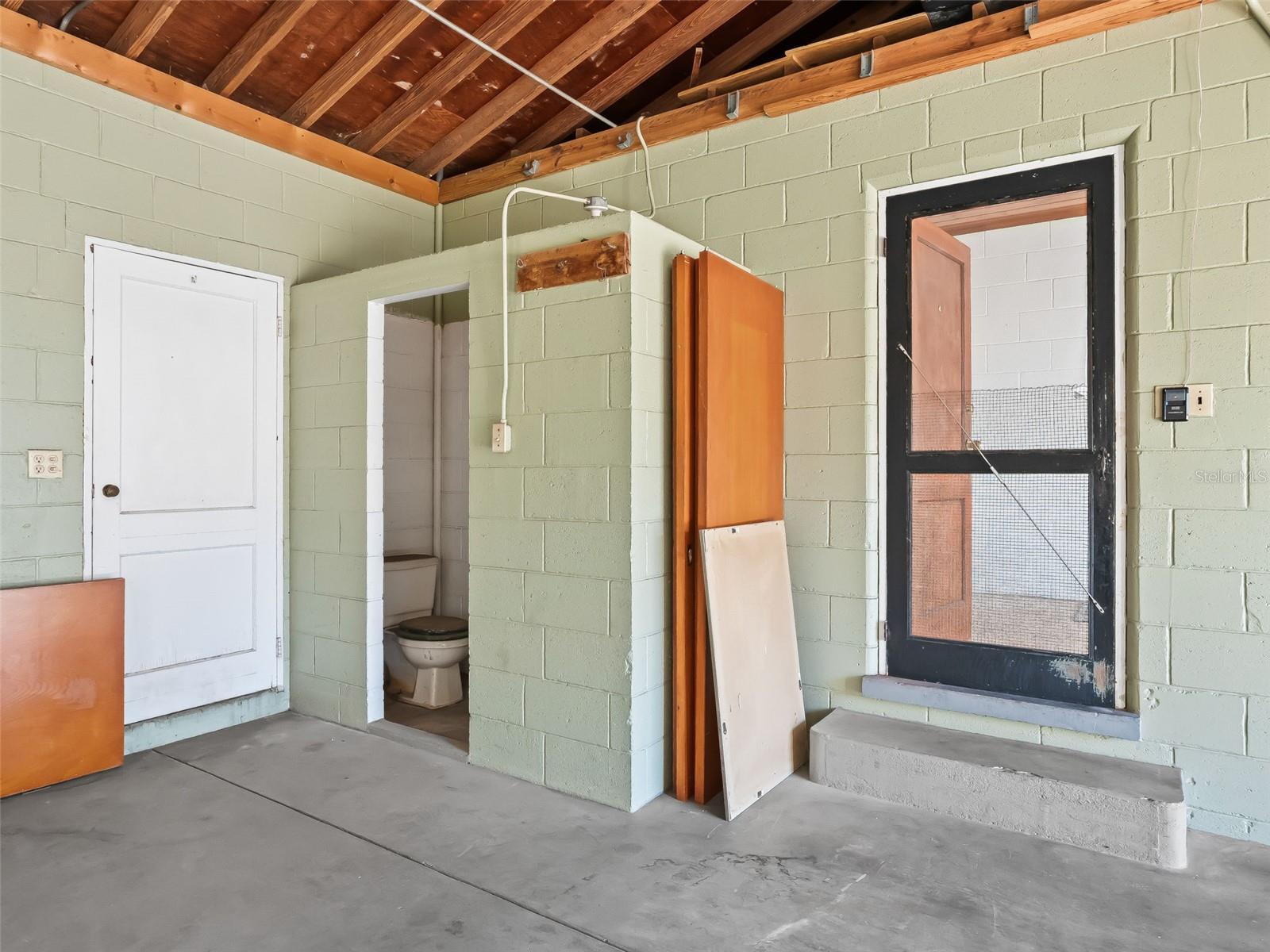 Image 34 of 49 For 519 Huey Street