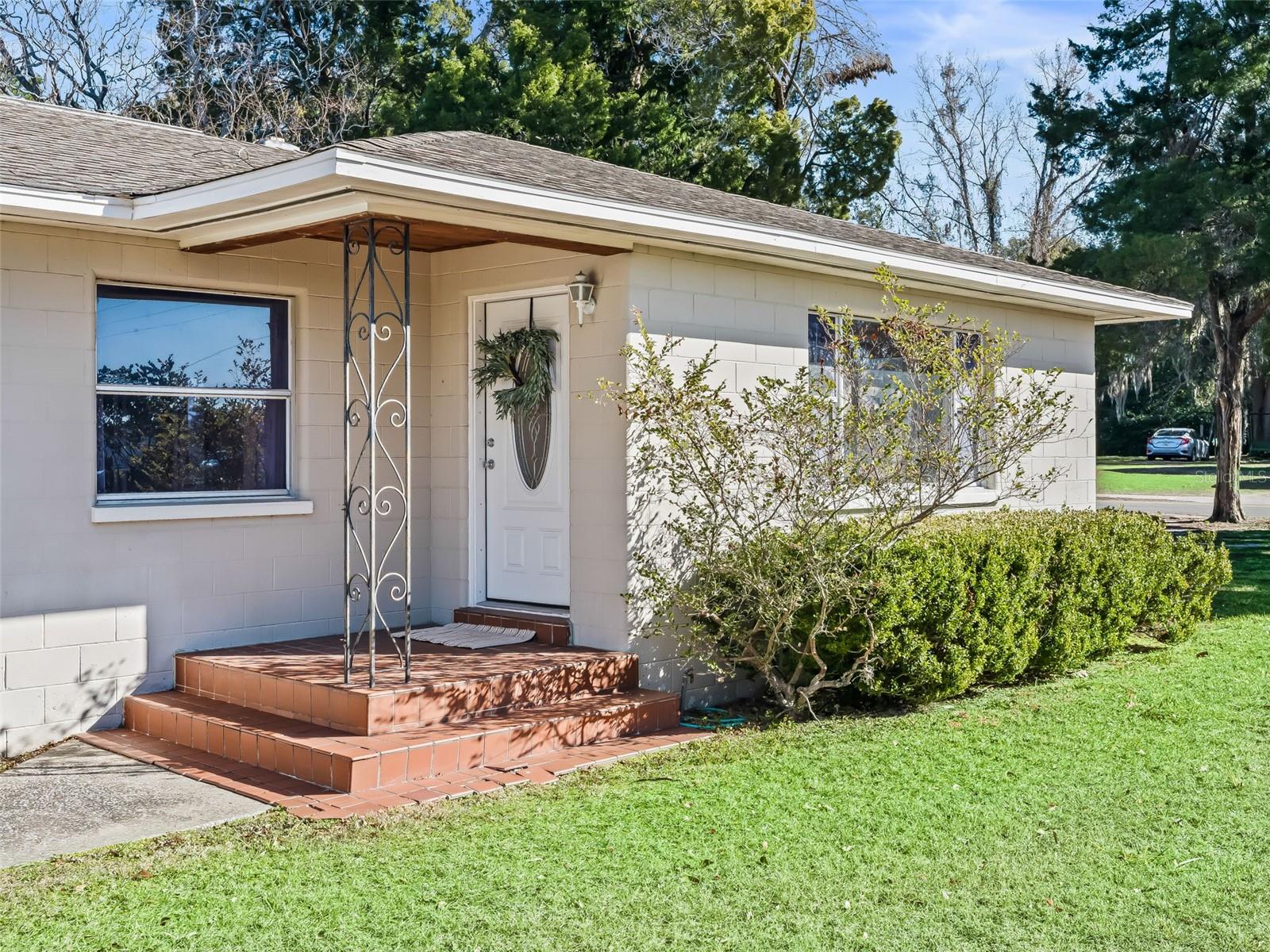 Image 4 of 49 For 519 Huey Street