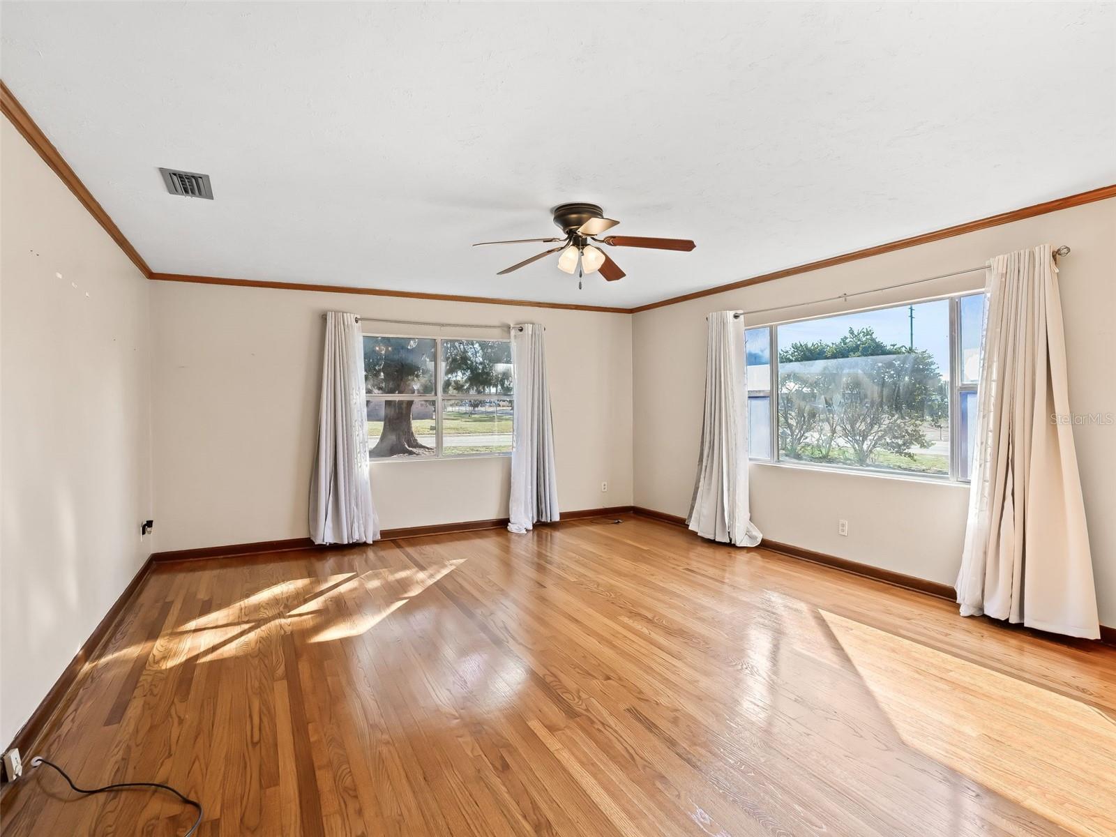 Image 8 of 49 For 519 Huey Street