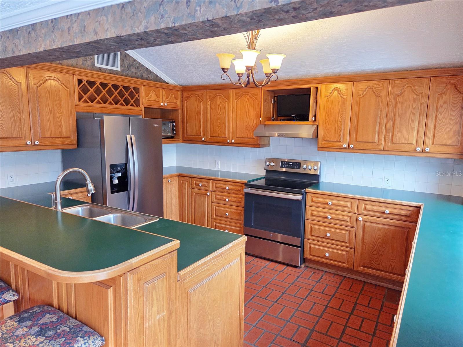 Image 13 of 50 For 2910 11th Avenue N