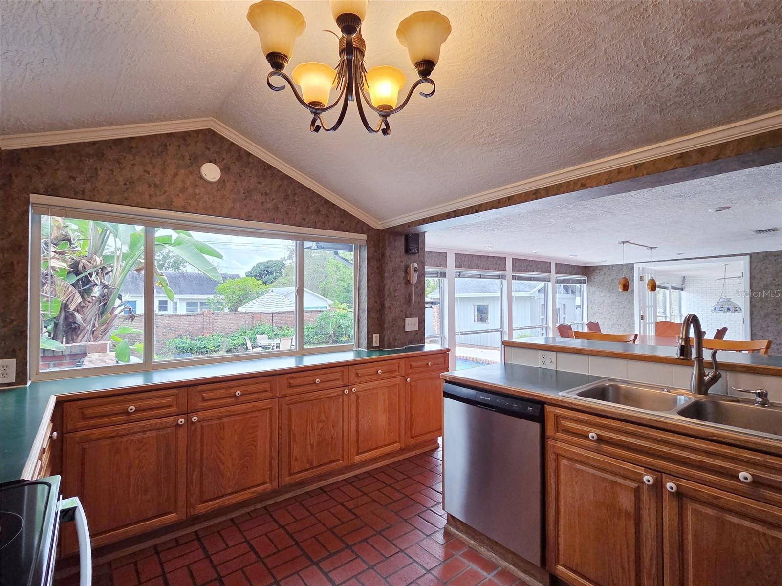 Image 17 of 50 For 2910 11th Avenue N