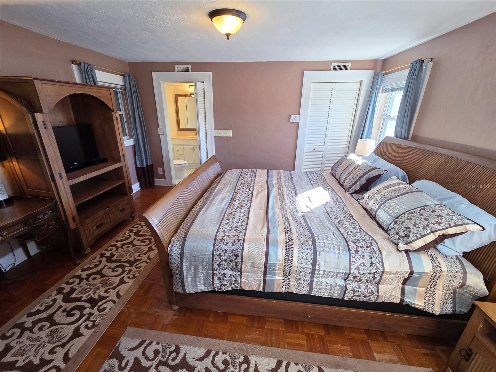 Image 33 of 50 For 2910 11th Avenue N