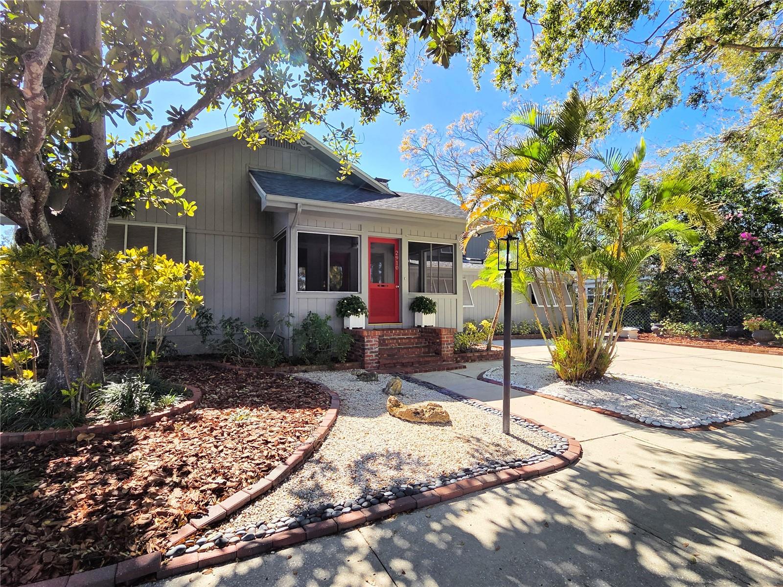 Image 4 of 50 For 2910 11th Avenue N