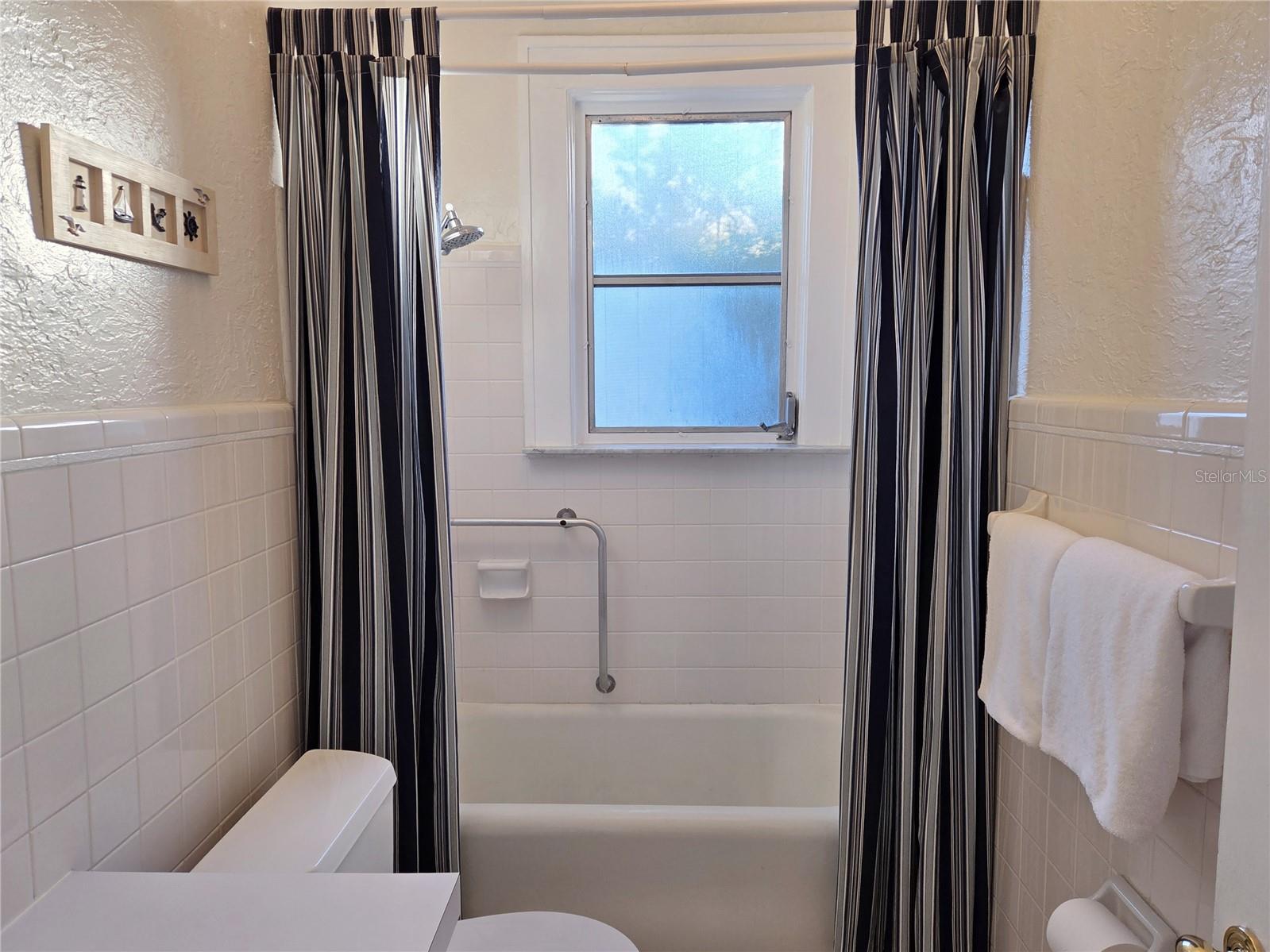 Image 43 of 50 For 2910 11th Avenue N