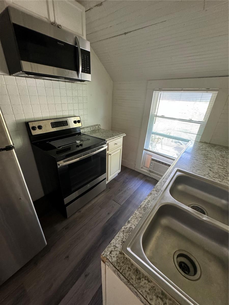 Image 2 of 6 For 7306 Earlwood Avenue 2