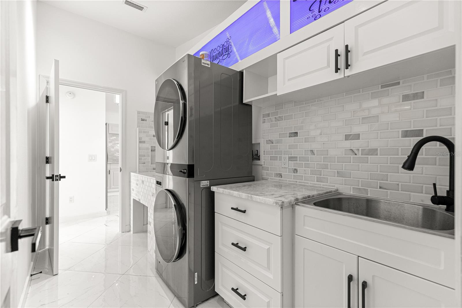 Image 24 of 70 For 210 Palermo Place