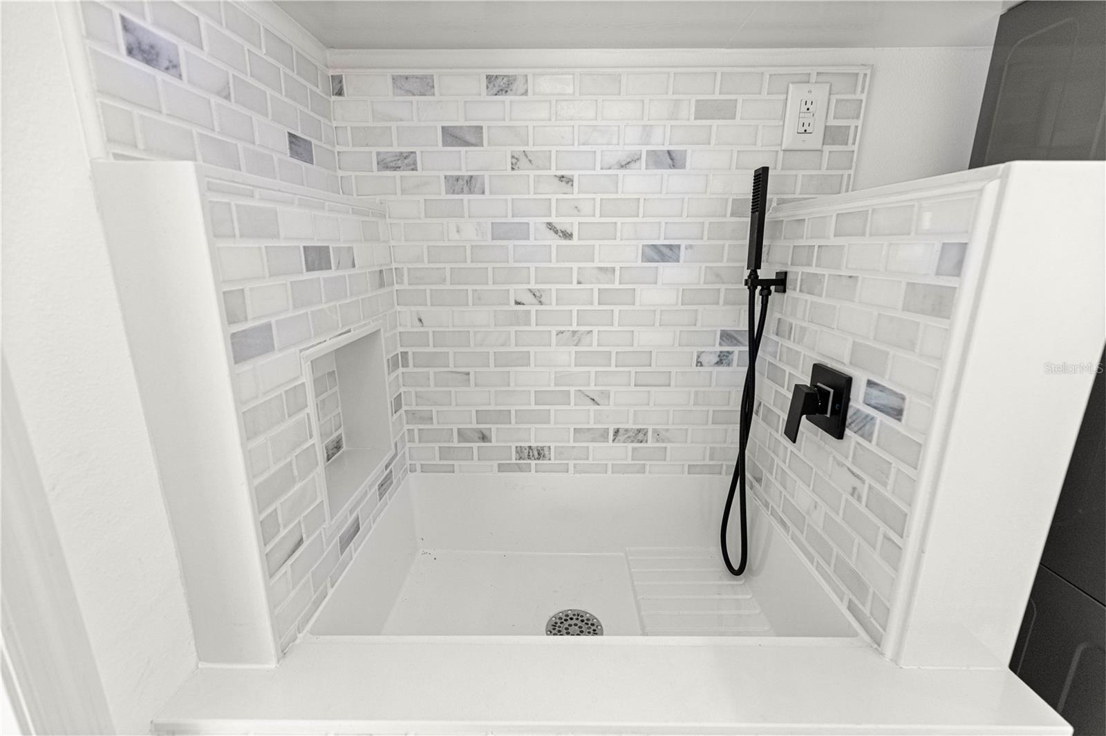 Image 26 of 70 For 210 Palermo Place