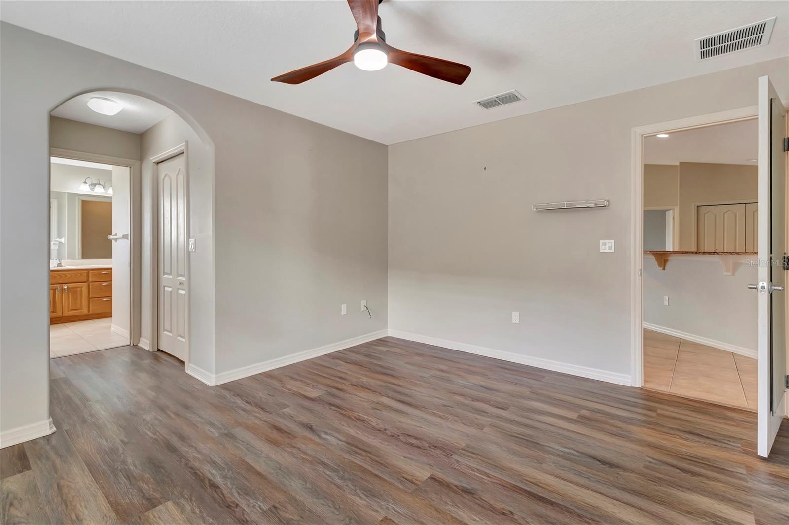 Image 17 of 56 For 106 Fairway Circle