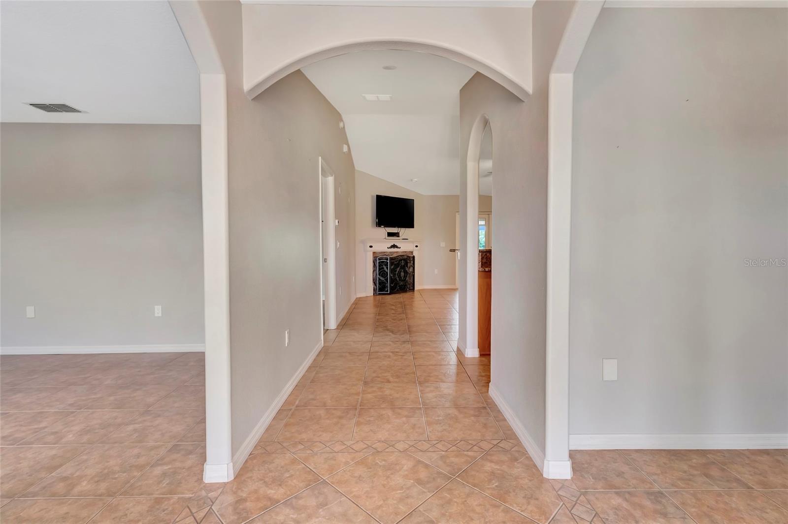 Image 7 of 56 For 106 Fairway Circle