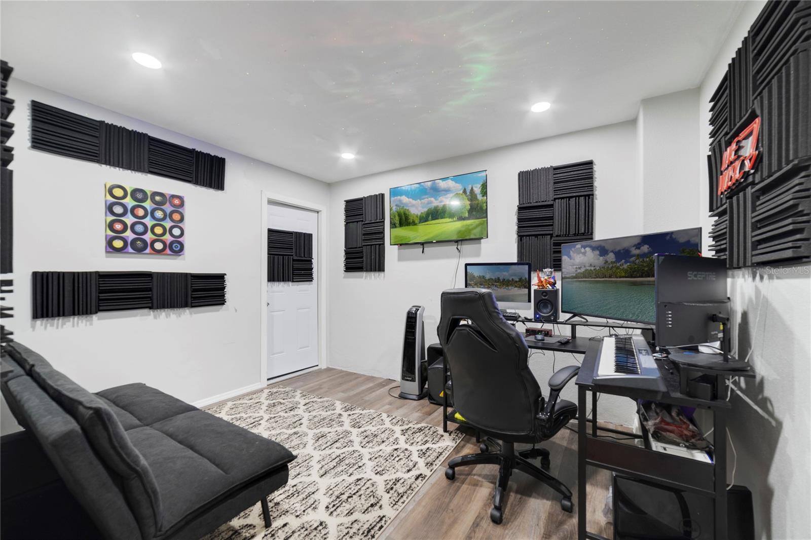 Image 13 of 26 For 13421 Fountainbleau Drive 4-1