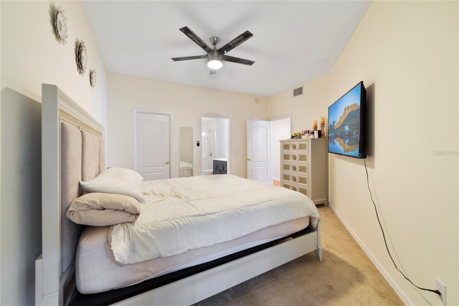 Image 19 of 26 For 13421 Fountainbleau Drive 4-1