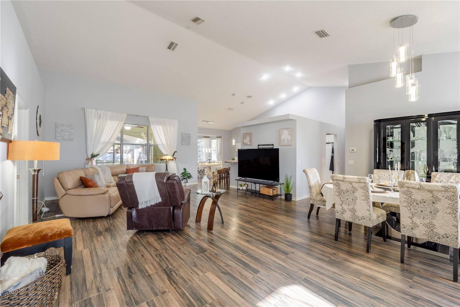 Listing photo id 16 for 36320 Piney Ridge Boulevard