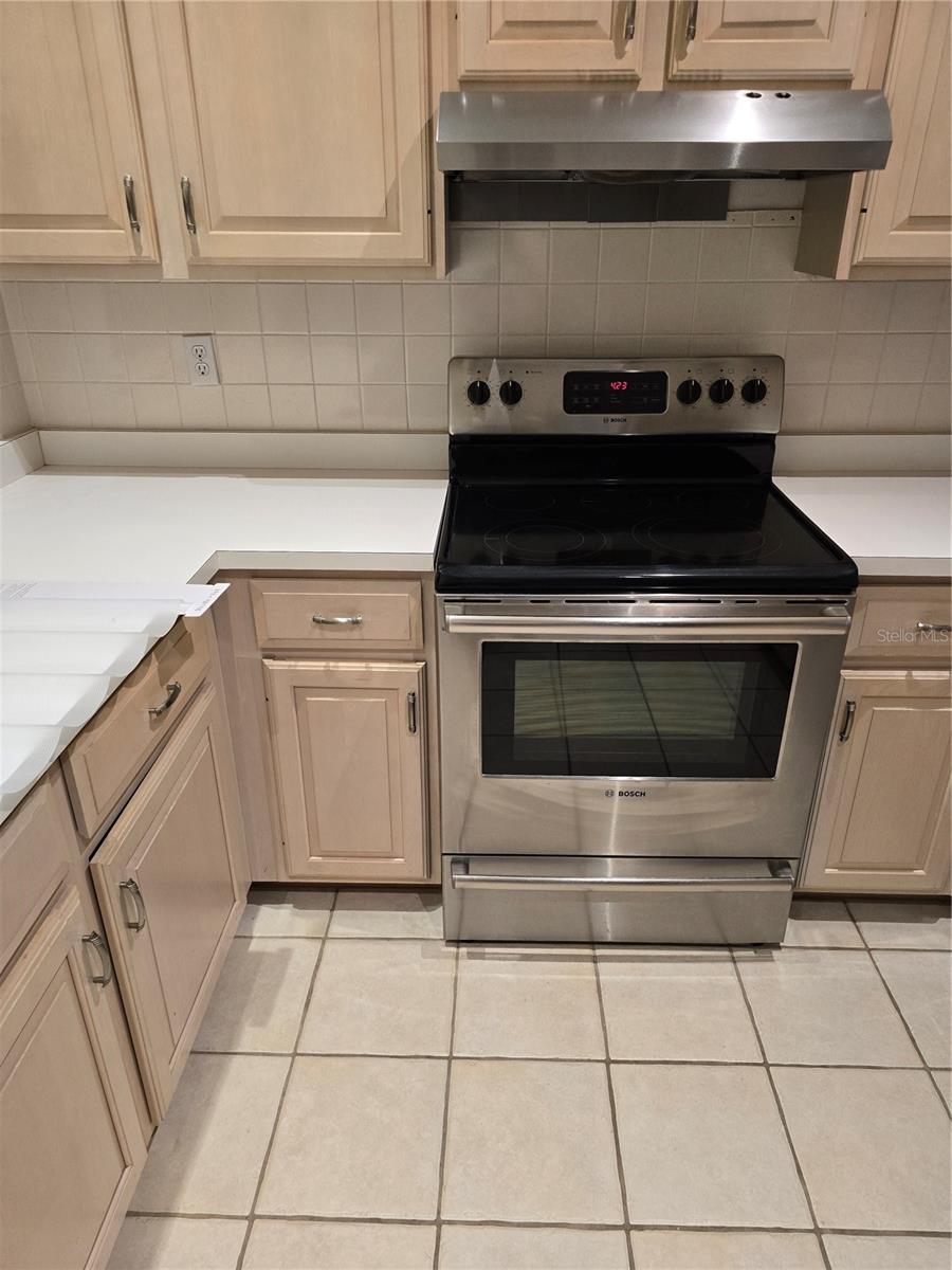 Image 9 of 18 For 8701 Village Green Boulevard