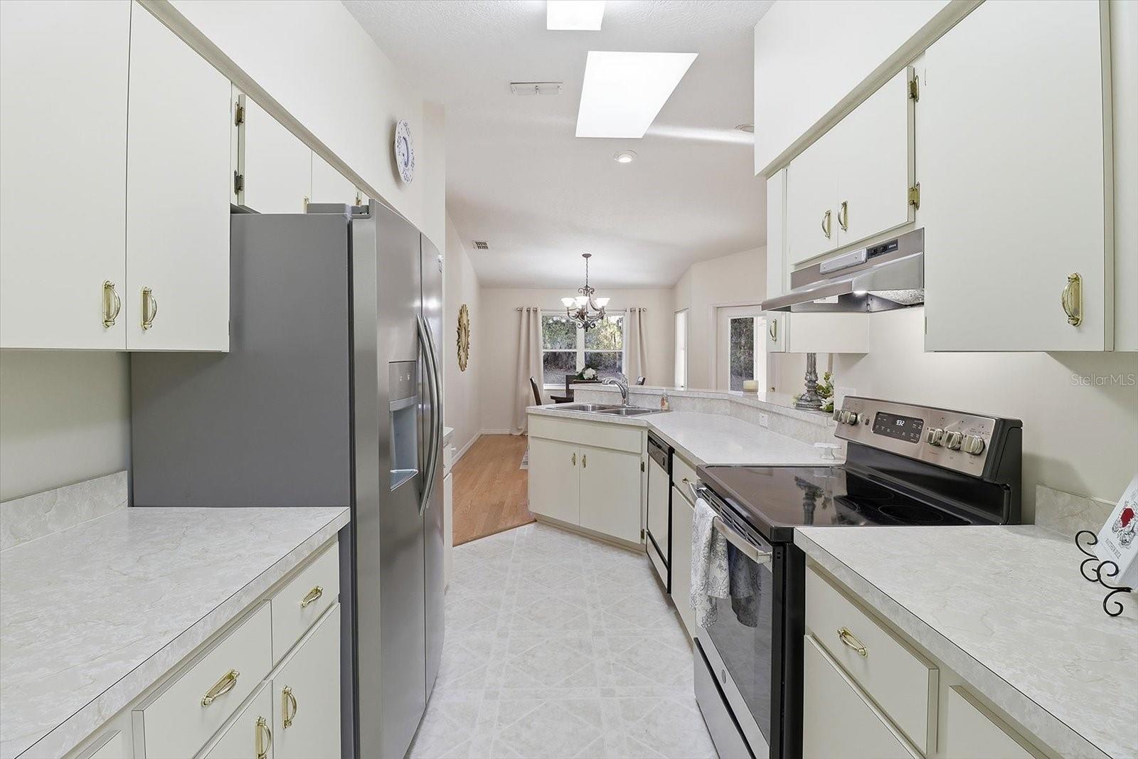 Image 13 of 28 For 2857 Churchill