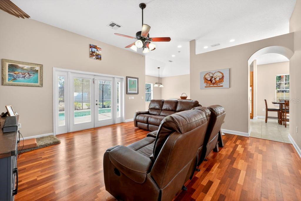 Image 15 of 63 For 260 Cassady Street