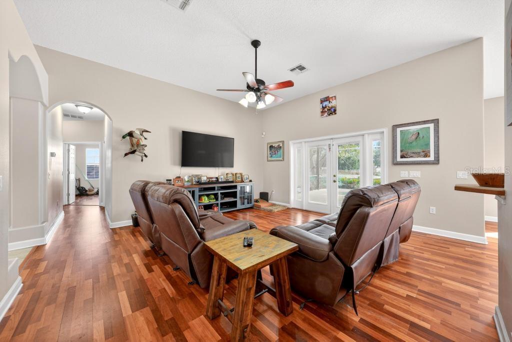 Image 16 of 63 For 260 Cassady Street