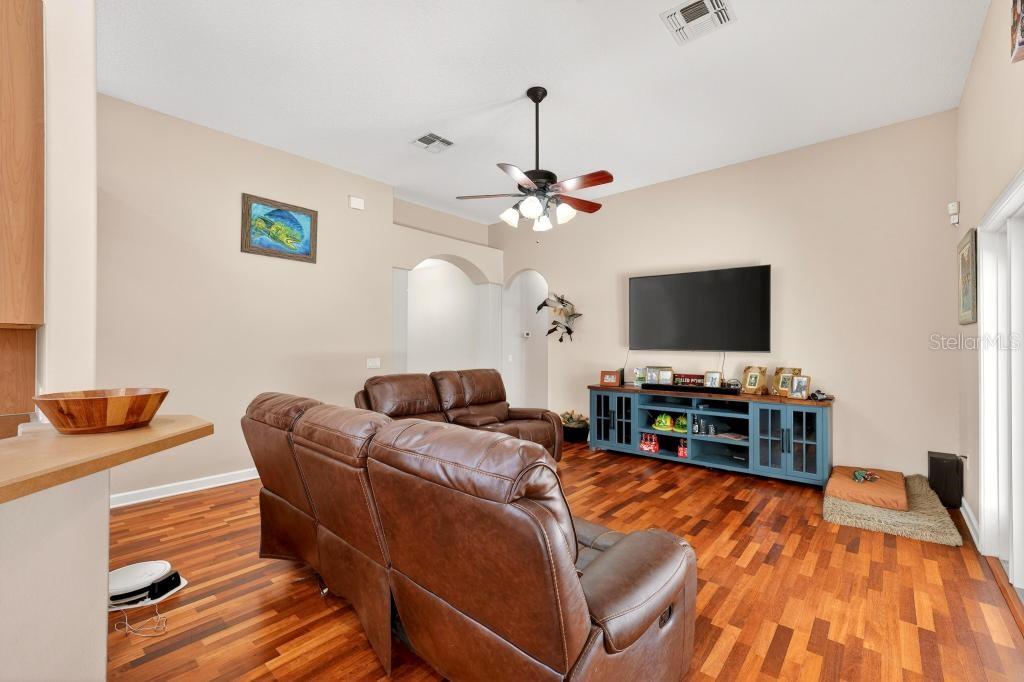 Image 18 of 63 For 260 Cassady Street