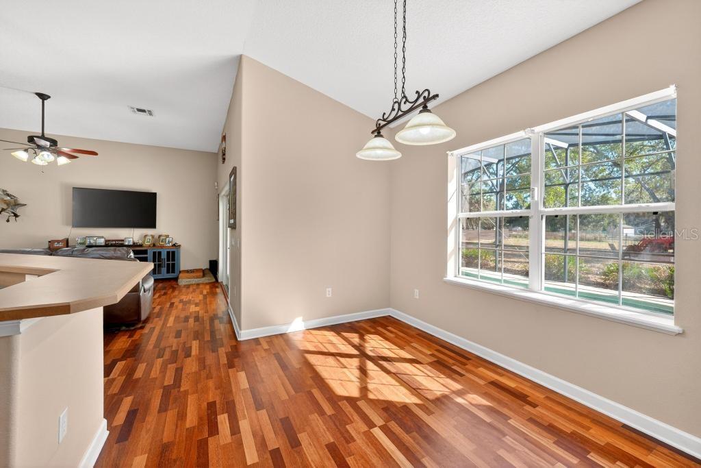 Image 20 of 63 For 260 Cassady Street