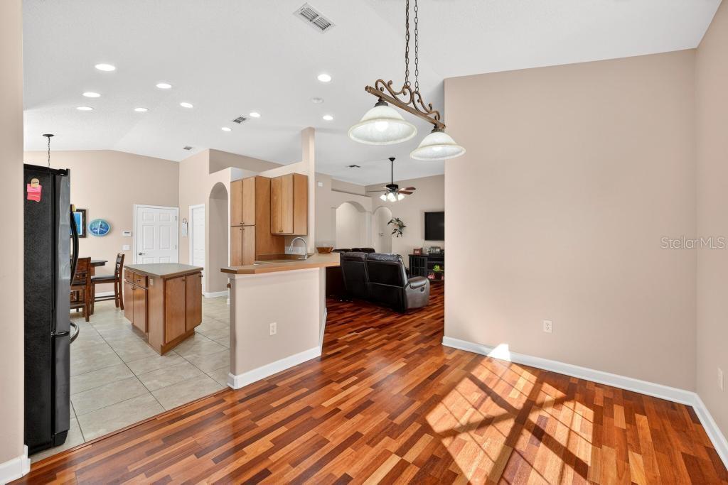 Image 21 of 63 For 260 Cassady Street