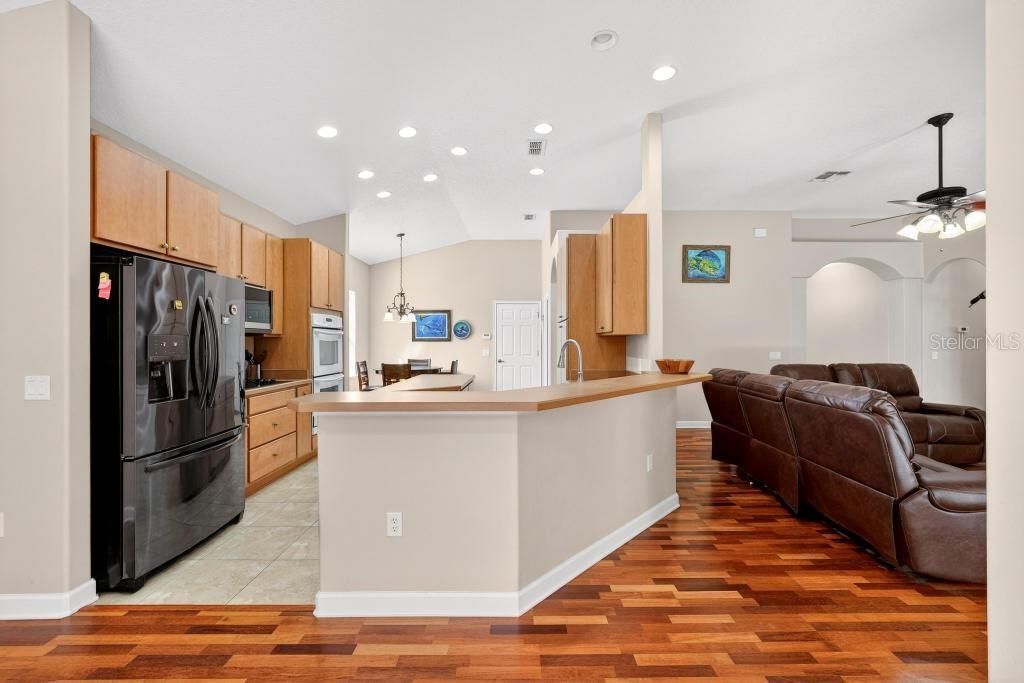 Image 22 of 63 For 260 Cassady Street