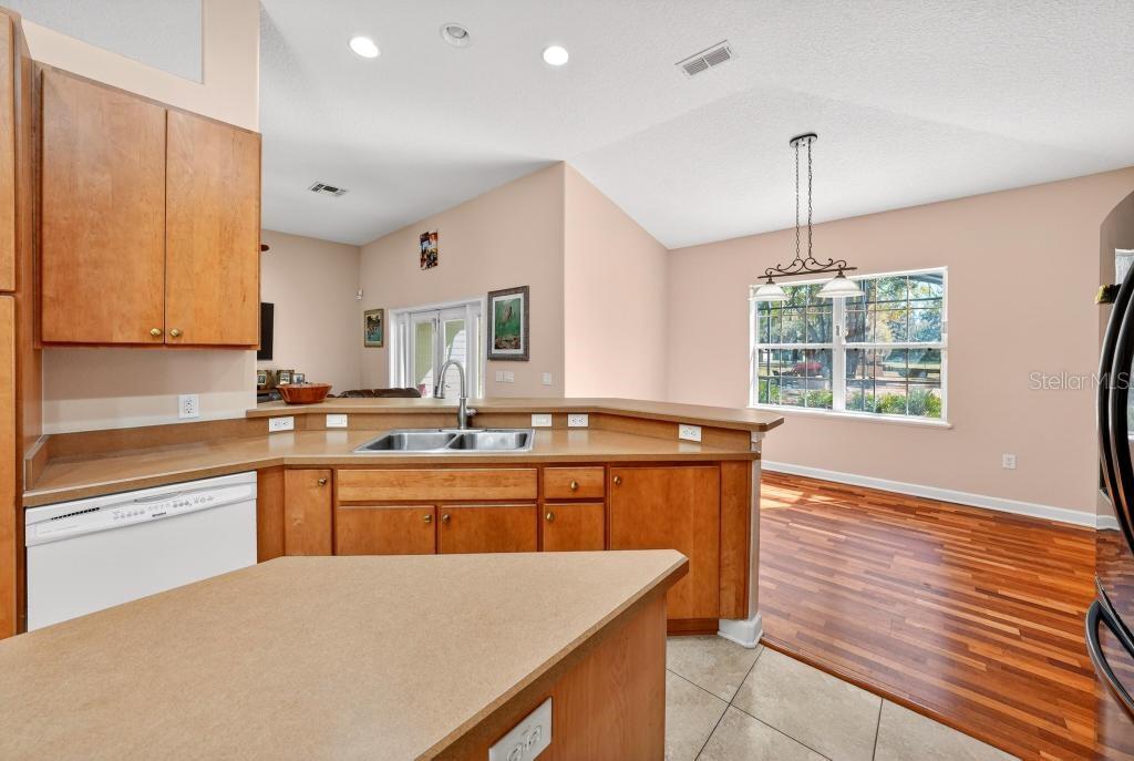 Image 28 of 63 For 260 Cassady Street