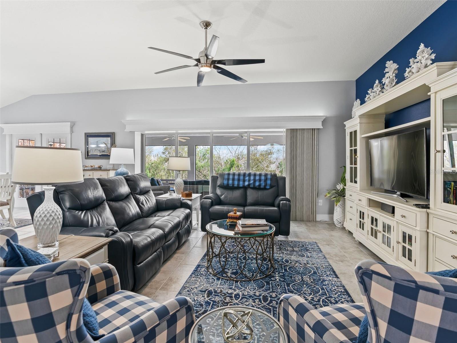 Image 18 of 68 For 670 Woodbridge Way