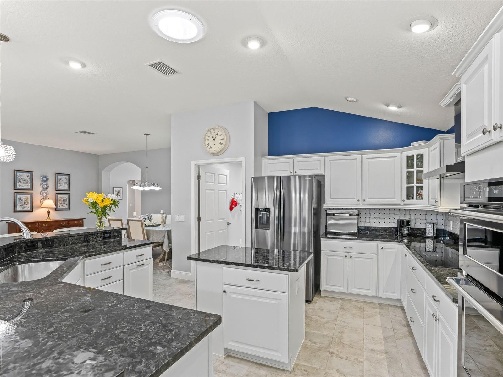 Image 27 of 68 For 670 Woodbridge Way