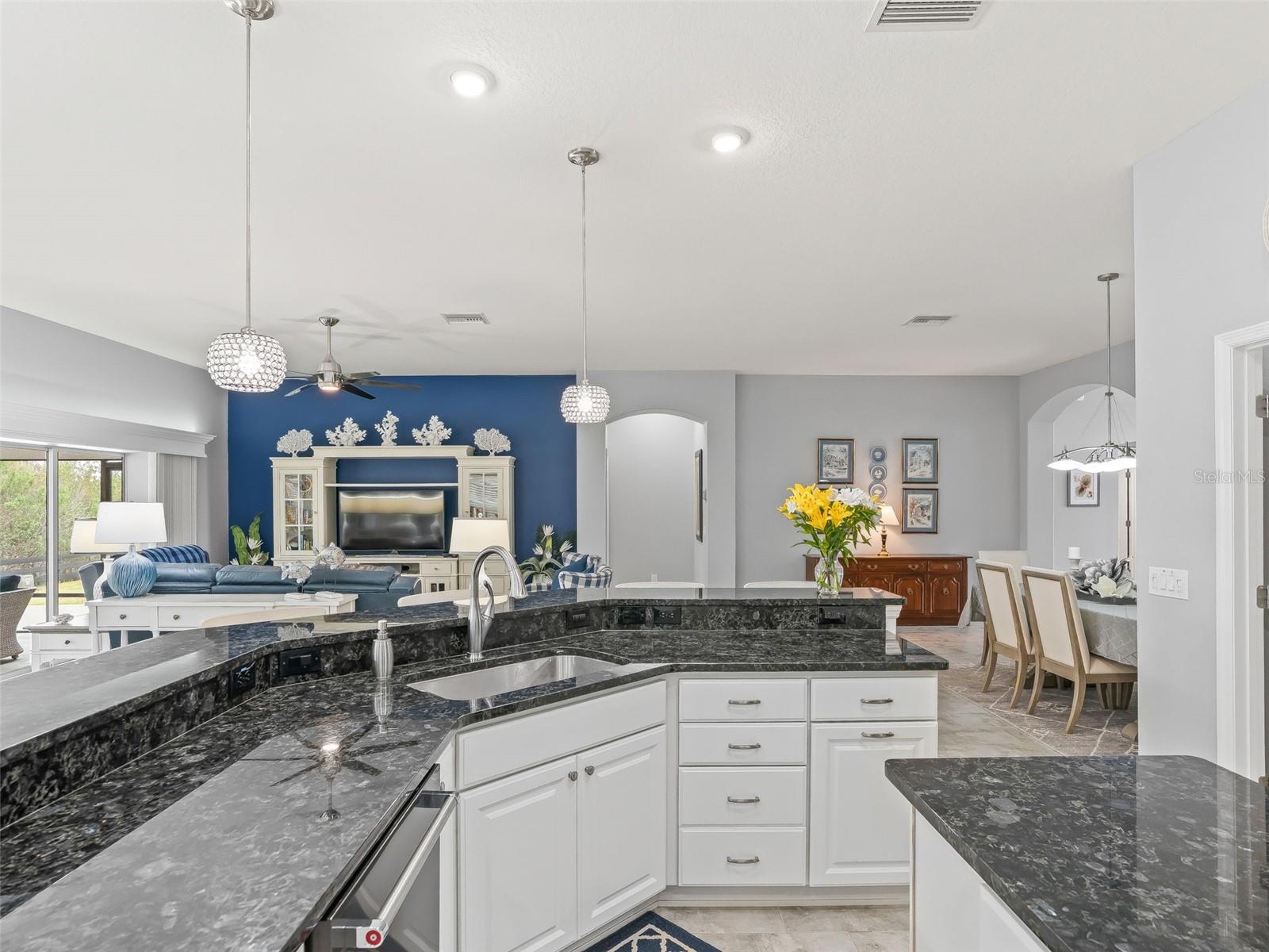 Image 28 of 68 For 670 Woodbridge Way