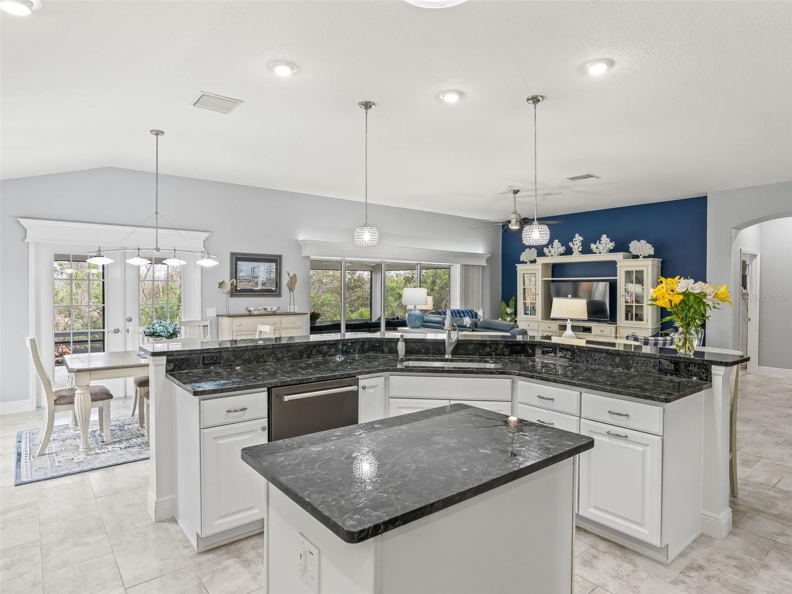 Image 29 of 68 For 670 Woodbridge Way