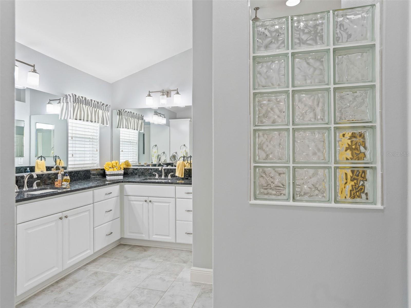 Image 35 of 68 For 670 Woodbridge Way