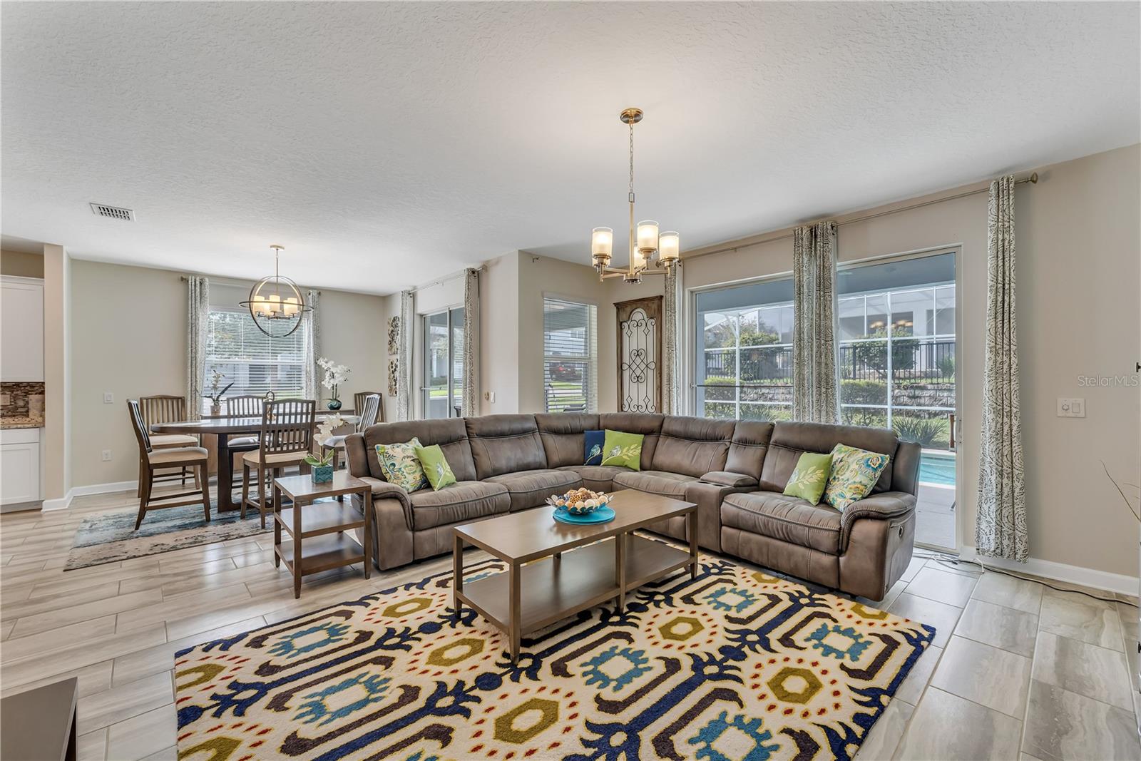 Image 14 of 51 For 1592 Flange Drive