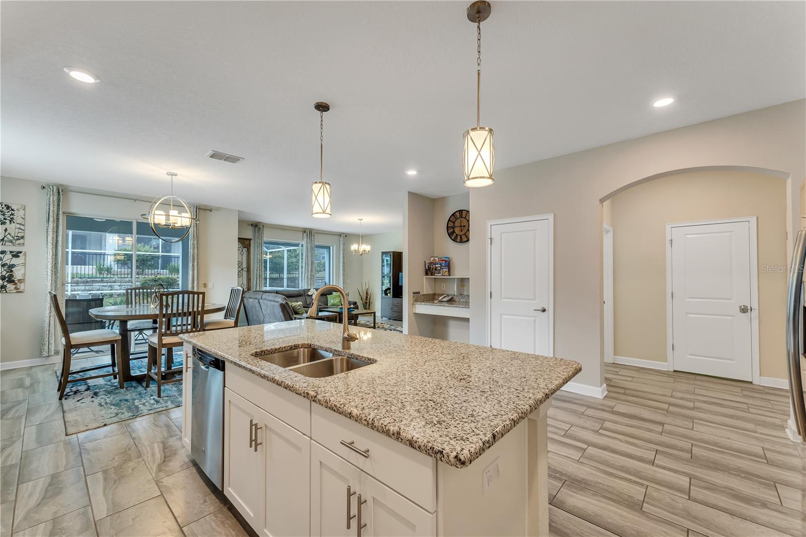 Image 18 of 51 For 1592 Flange Drive