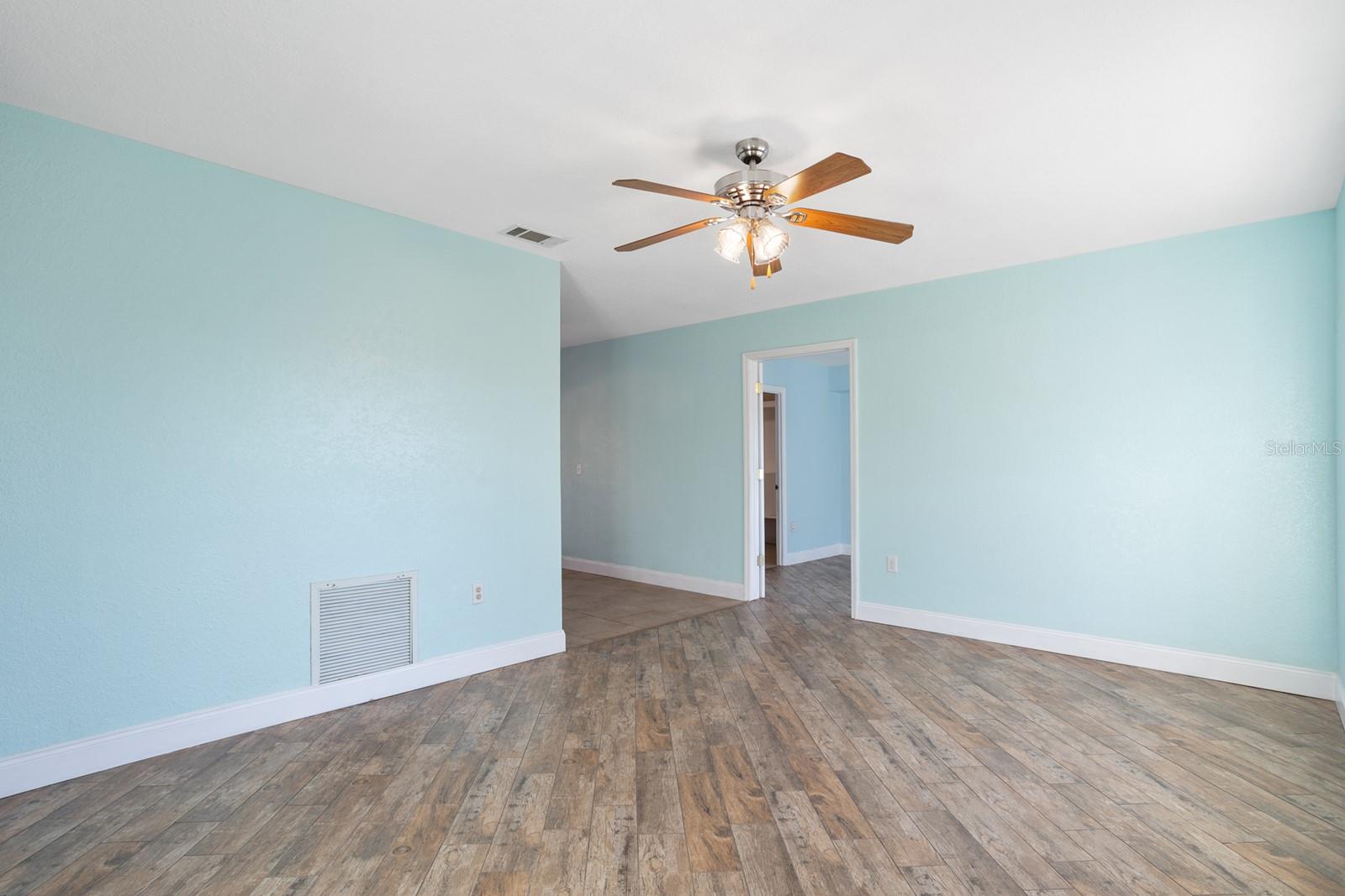 Image 4 of 46 For 301 Magnolia Way