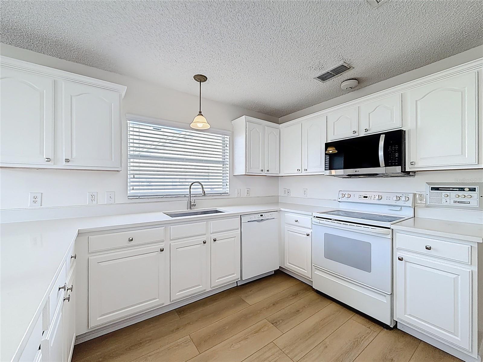 Image 8 of 36 For 1109 Saldivar Road