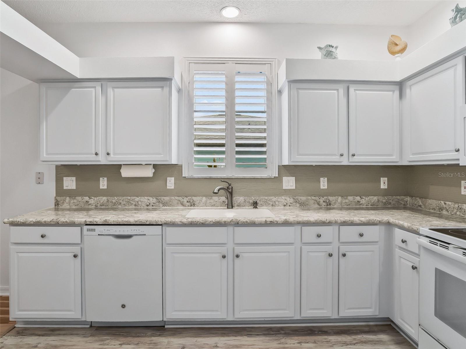 Image 17 of 57 For 32752 Timberwood Drive