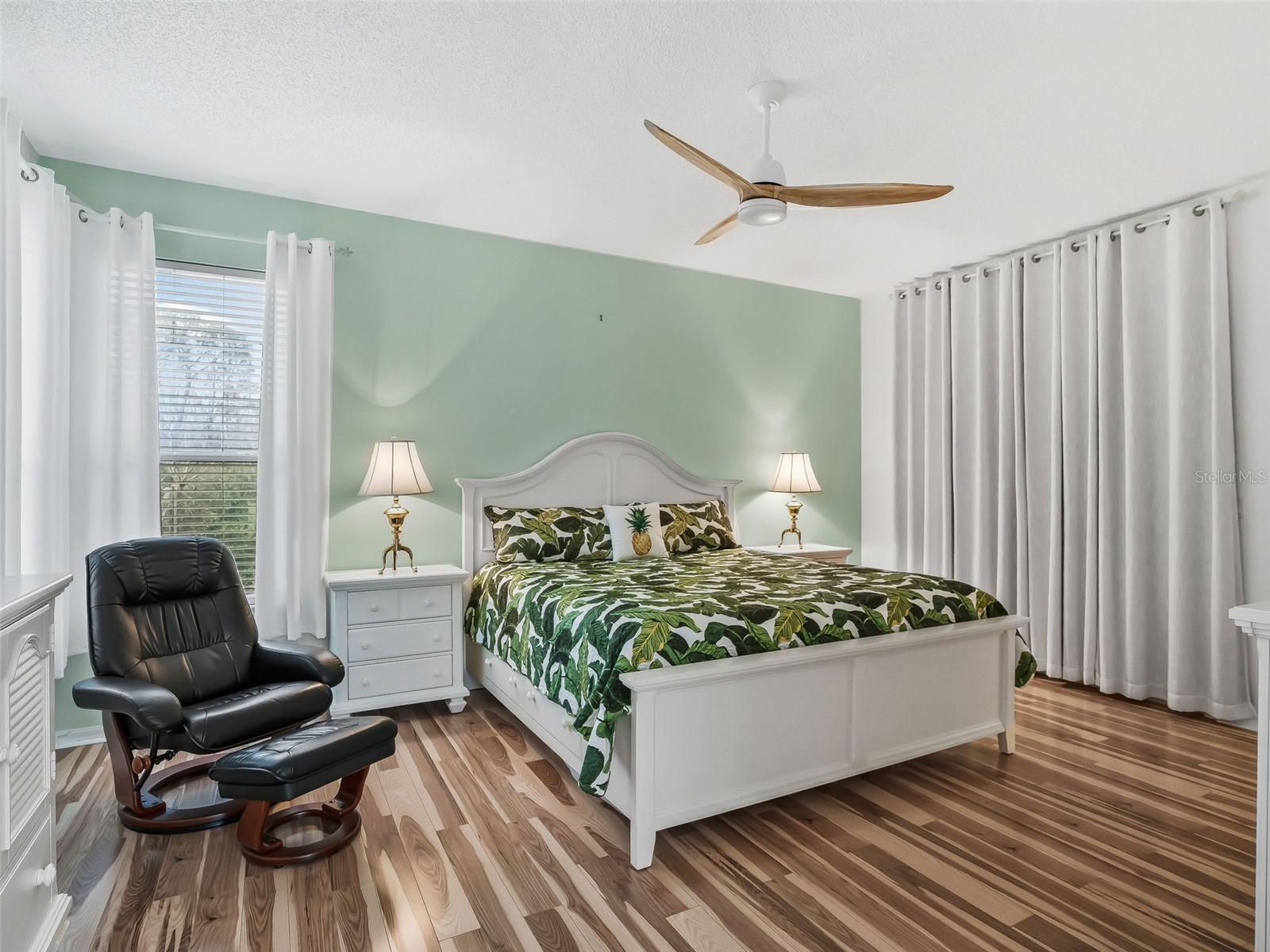 Image 23 of 57 For 32752 Timberwood Drive