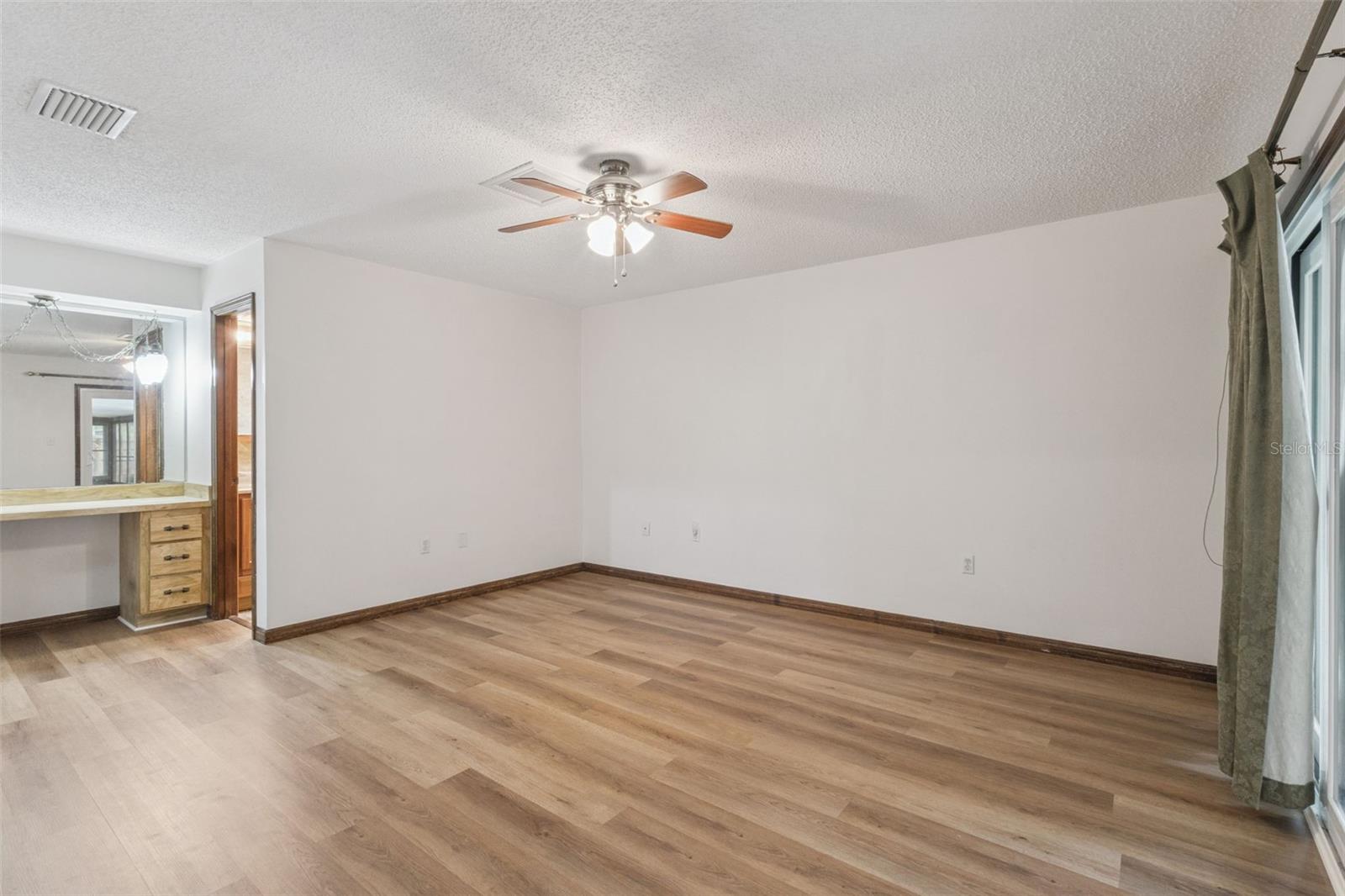 Image 11 of 31 For 35025 Raintree Drive