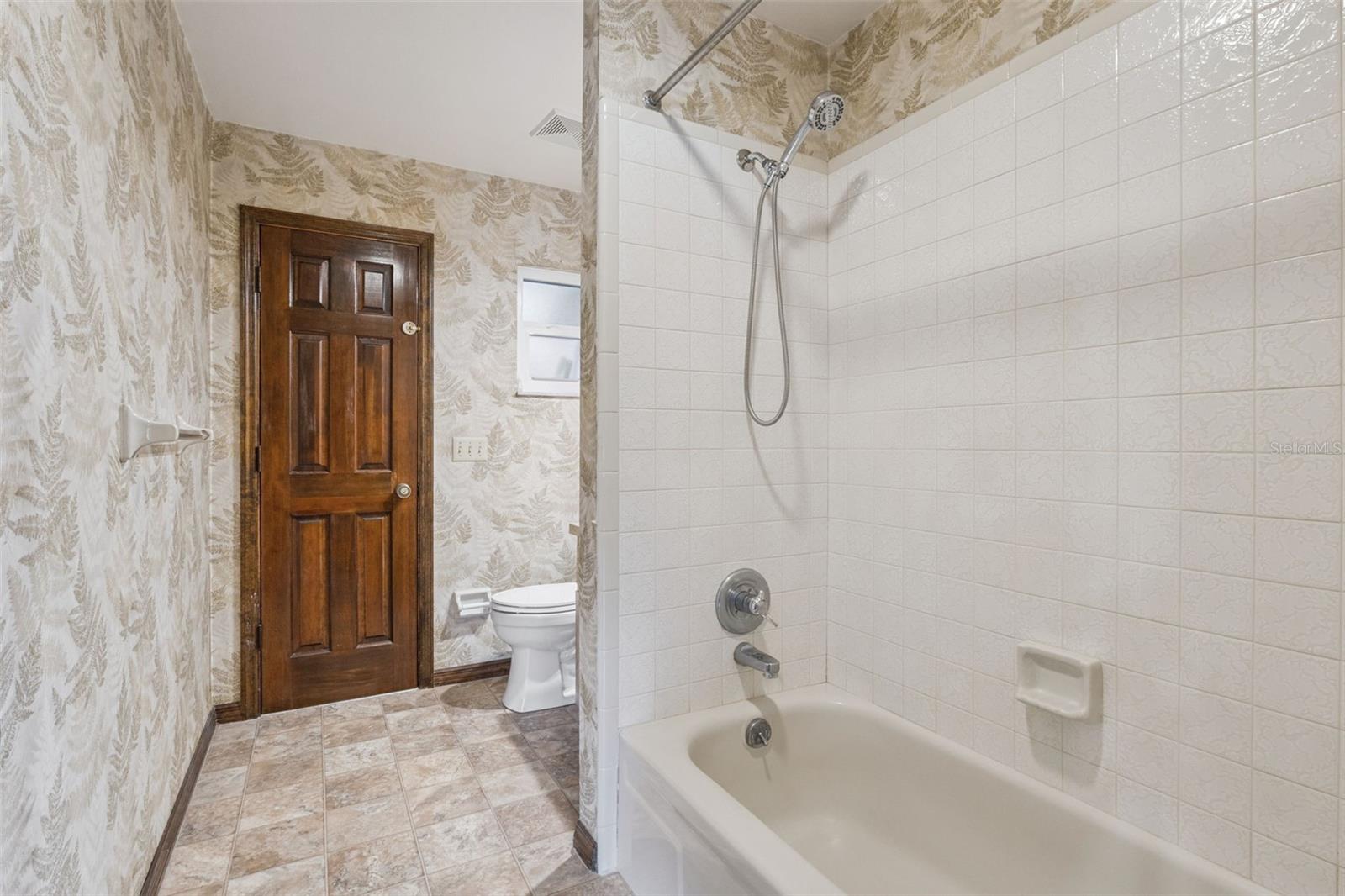 Image 19 of 31 For 35025 Raintree Drive