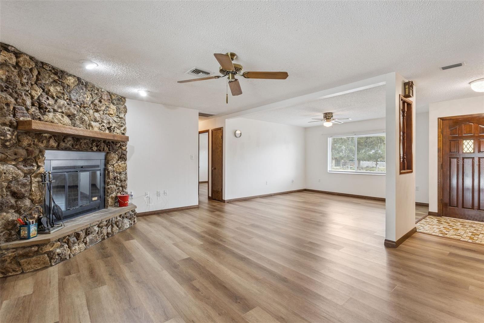 Image 5 of 31 For 35025 Raintree Drive