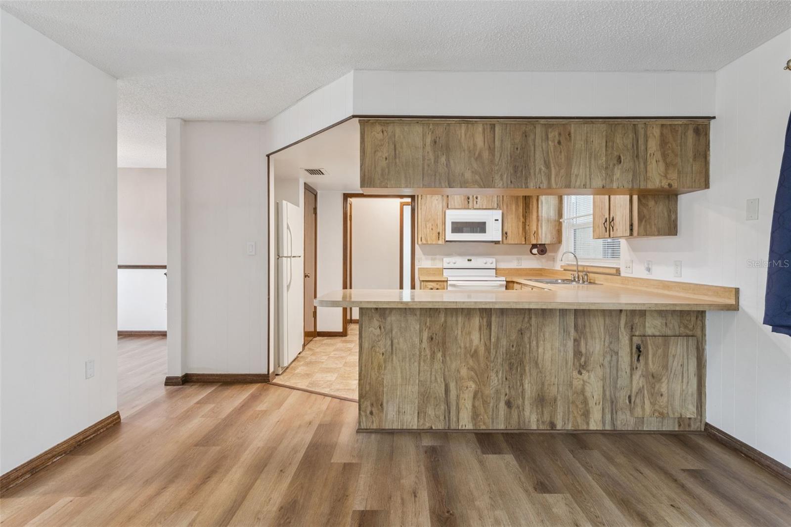 Image 7 of 31 For 35025 Raintree Drive